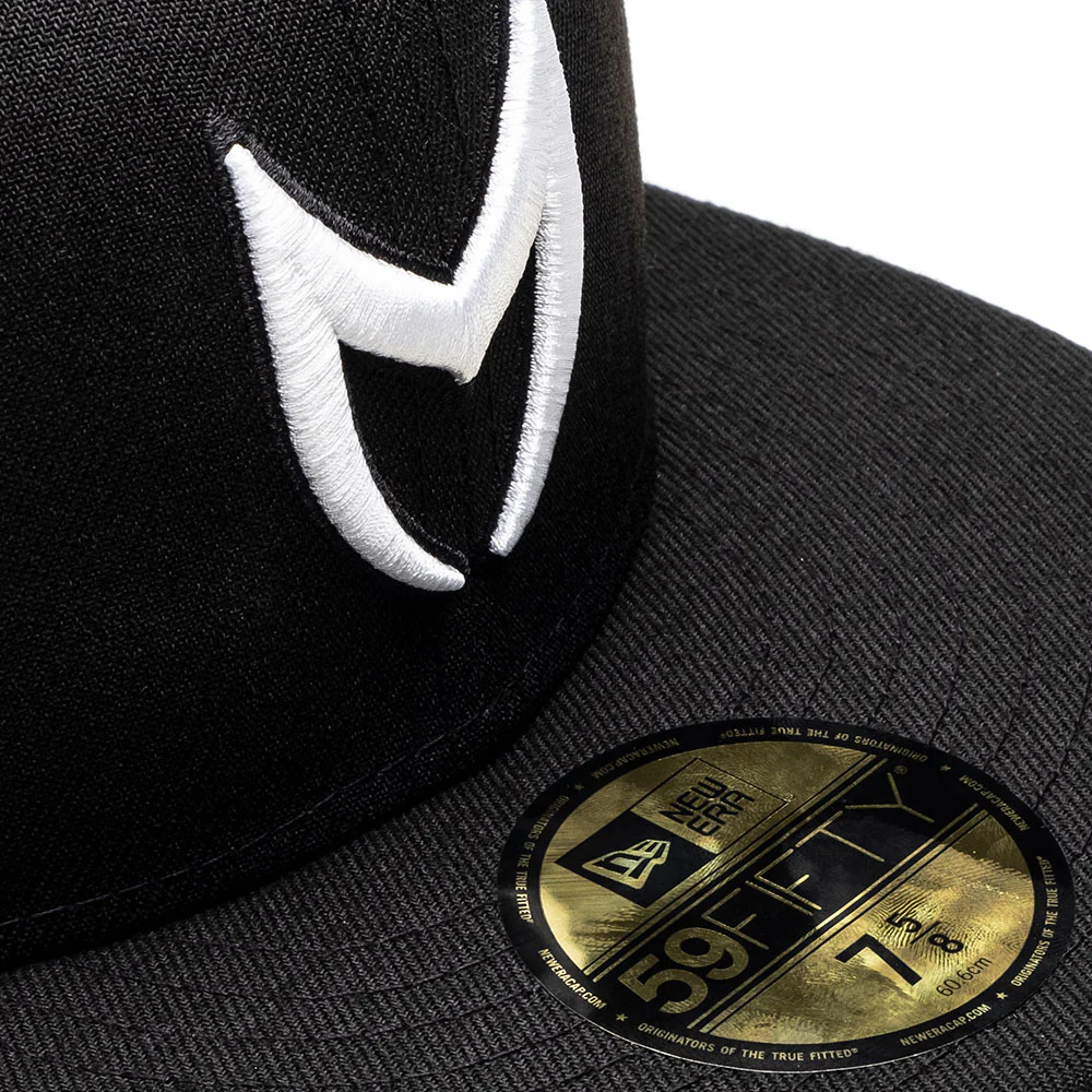 CAP106 - MSTR FITTED HAT / BLACK & WHITE - Image 4